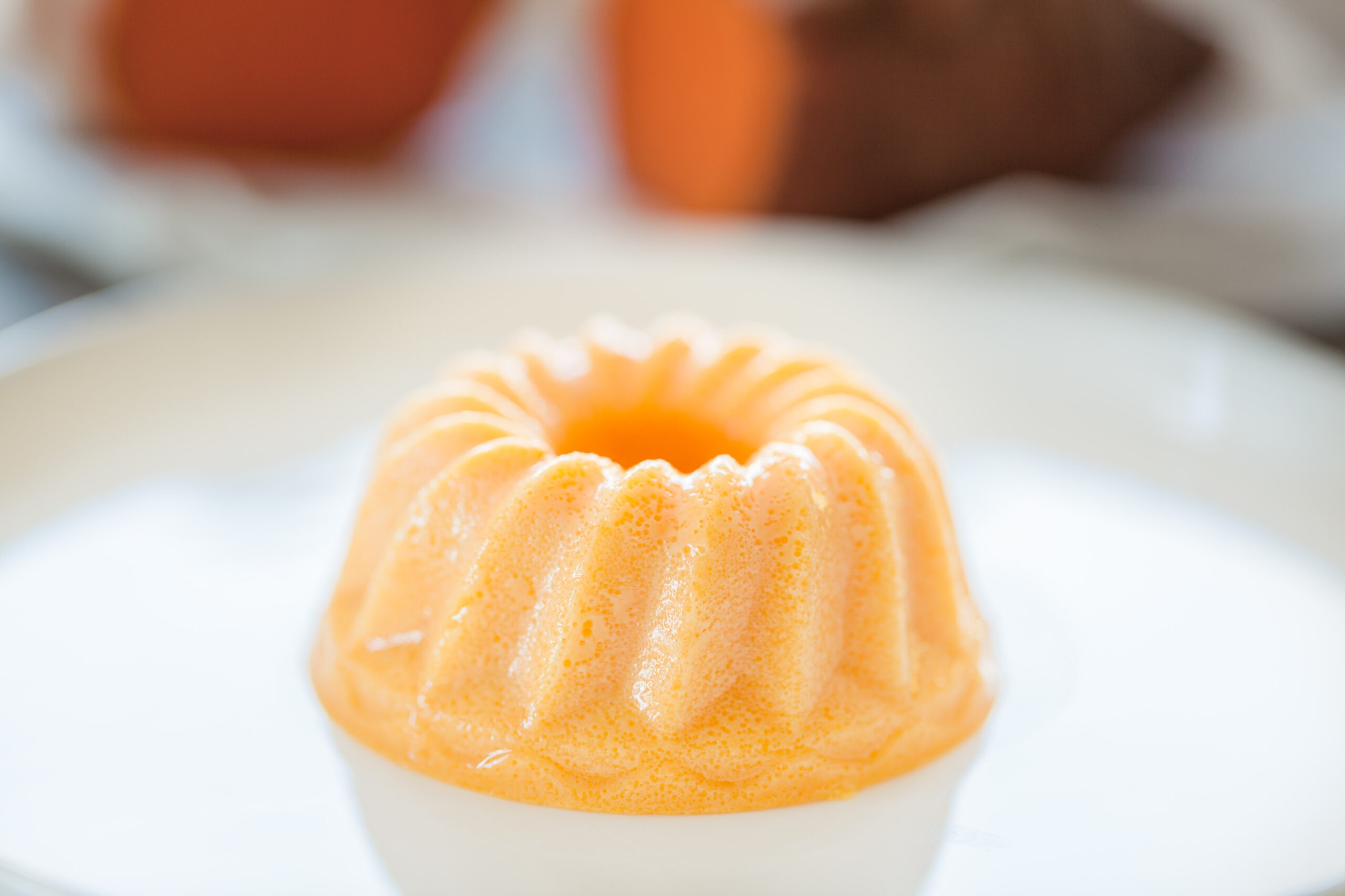 Flan de boniato, postre suave y cremoso con sabor dulce natural, rico en fibra y perfecto como opción saludable.