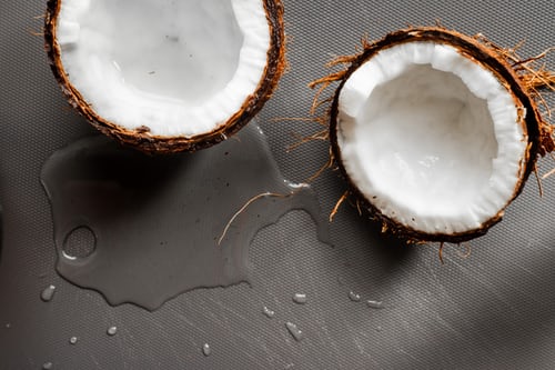 Aceite de coco: ¿ángel o demonio?’, por Txell Tomás, análisis sobre sus propiedades, beneficios y controversias dentro de una alimentación saludable.
